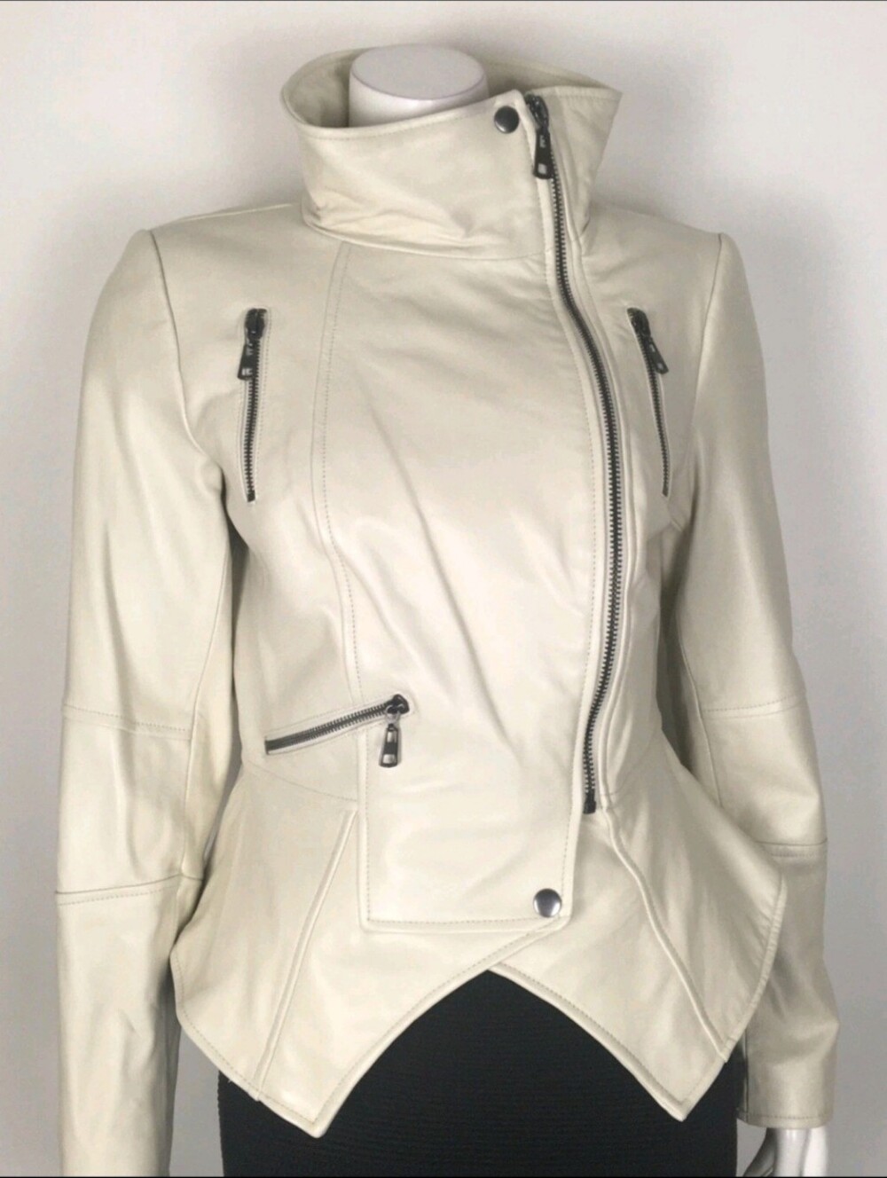 G.I.L.I. Got It Love It Ivory Lamb Leather Moto Jacket With Zipper Detail Sz 12